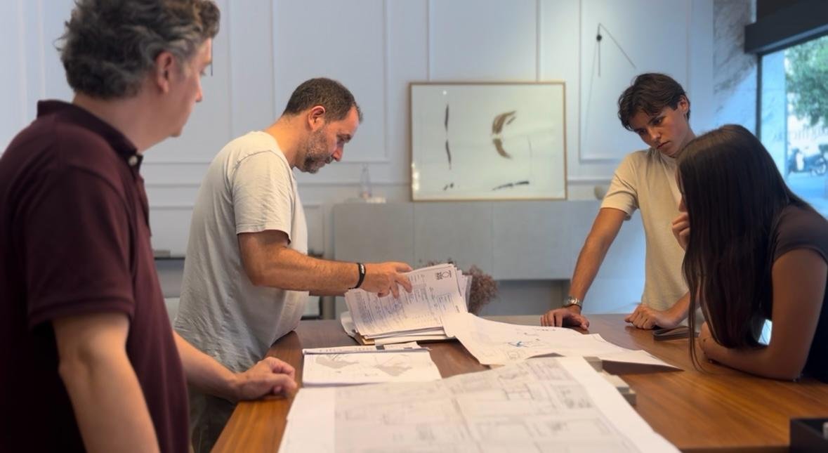 Alumnos visitando un estudio de arquitectura