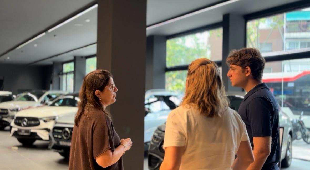 Visita a un concesionario de coches